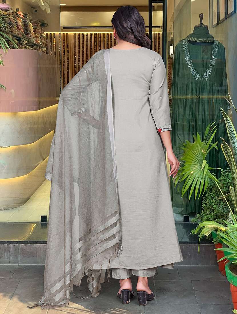 women embroidered three quarter sleeves kurta pant set with dupatta - 22580136 -  Standard Image - 4