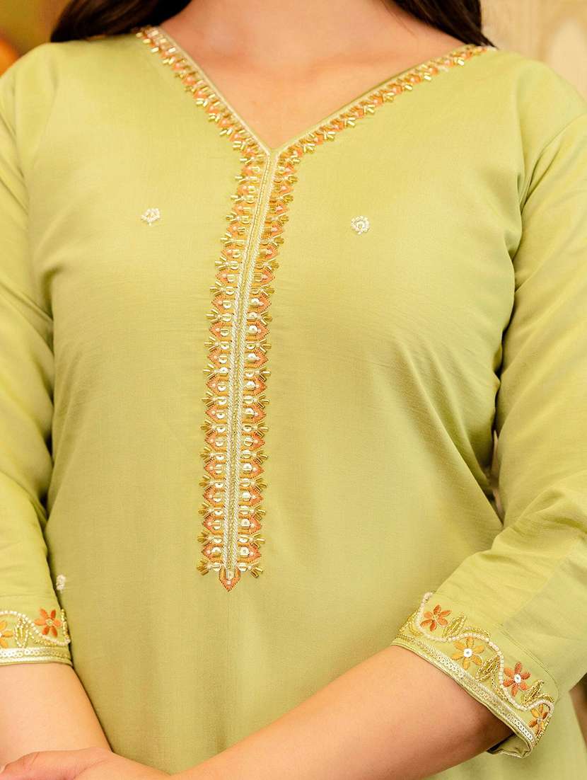 women embroidered three quarter sleeves kurta pant set with dupatta - 22580137 -  Standard Image - 4