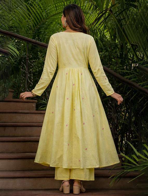 women embroidered long sleeves kurta pant set with dupatta - 22580147 -  Standard Image - 4