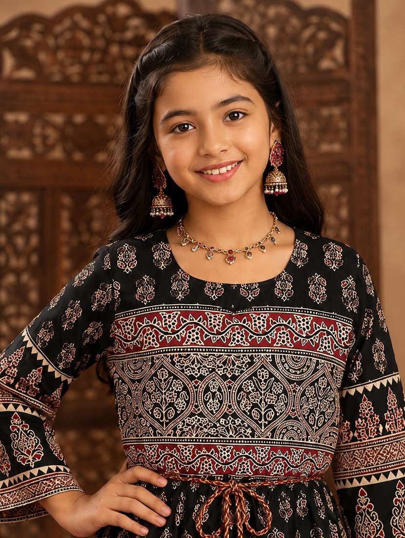 girls printed thee quarter sleeves tiered kurta - 22580663 -  Standard Image - 1