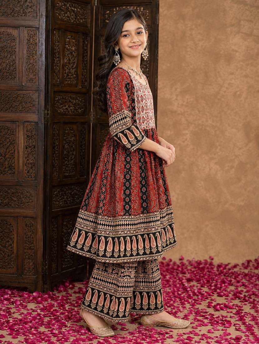Girls Printed Three Quarter Sleeves Kurta Palazzo Set - 22580676 -  Standard Image - 4