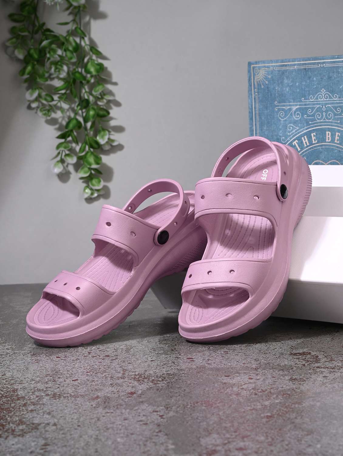 women textured back strap sandal
