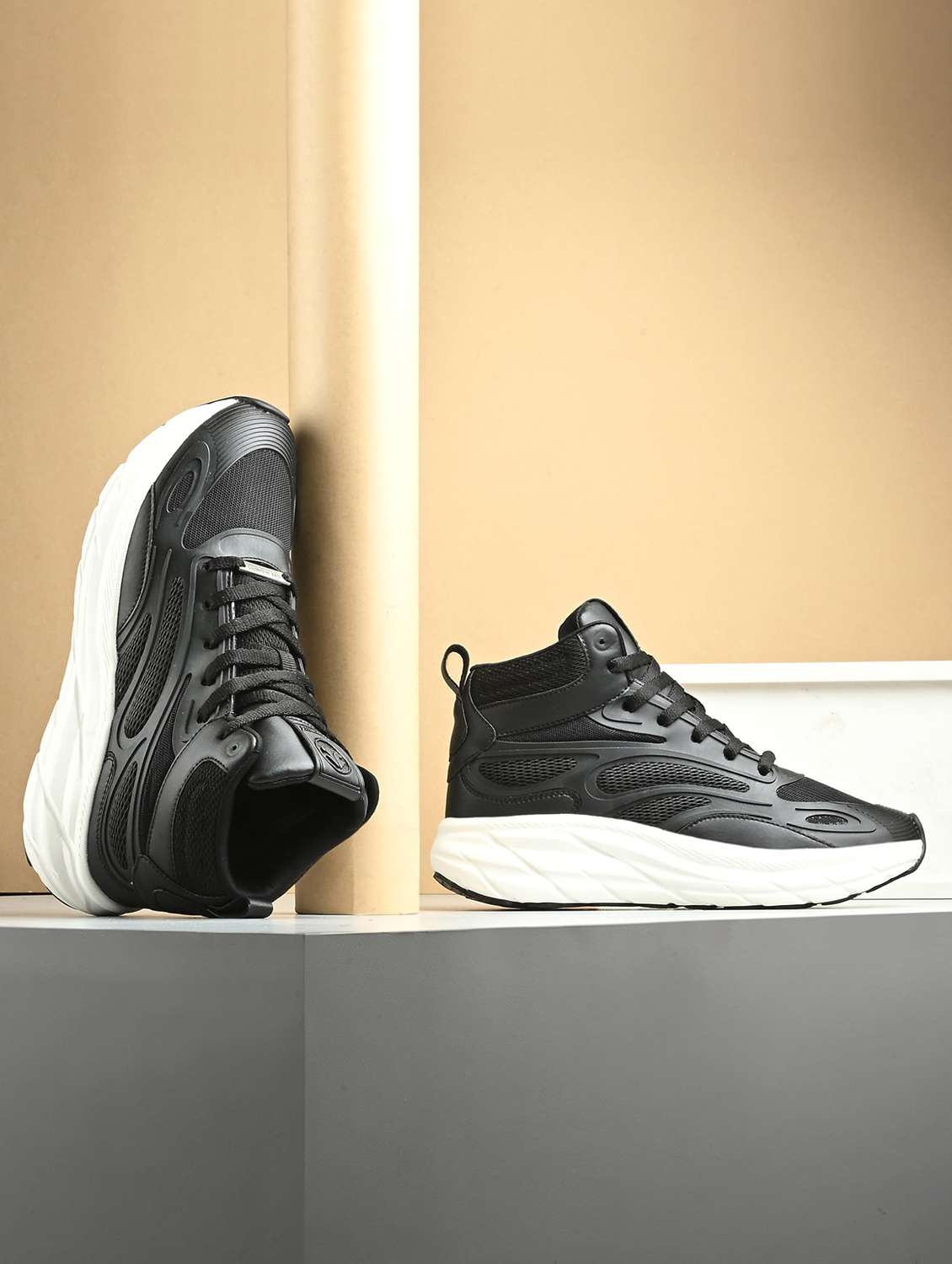 women textured lace up sports shoes