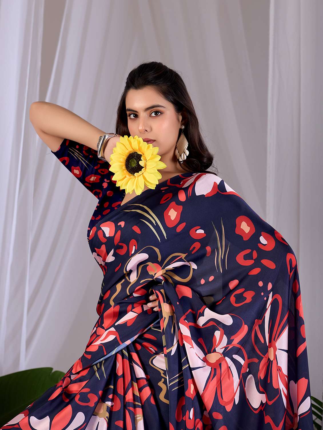 women printed casual wear saree with blouse - 22581461 -  Standard Image - 1