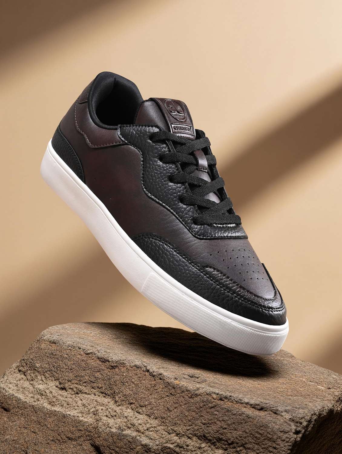 men colourblocked lace up sneaker