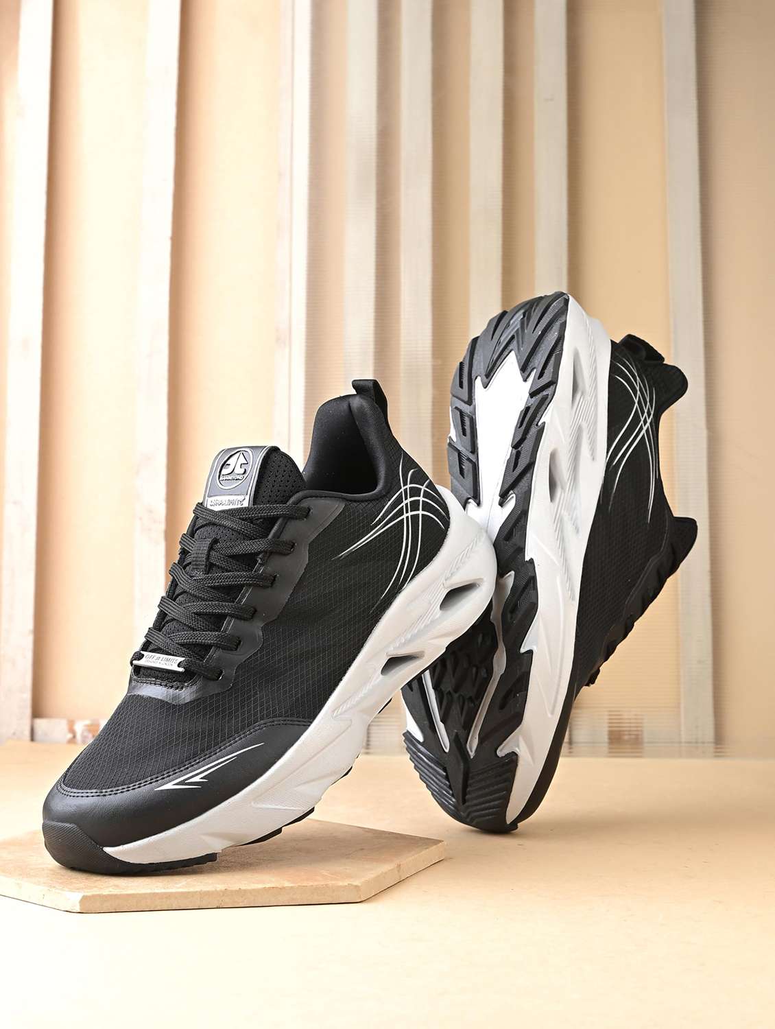 men textured lace up sports shoes