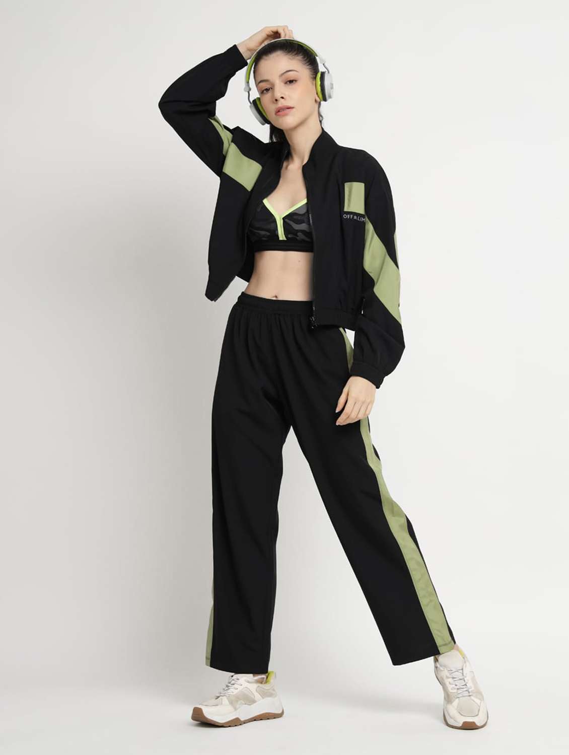 women taped long sleeves active wear set - 22582144 -  Standard Image - 4