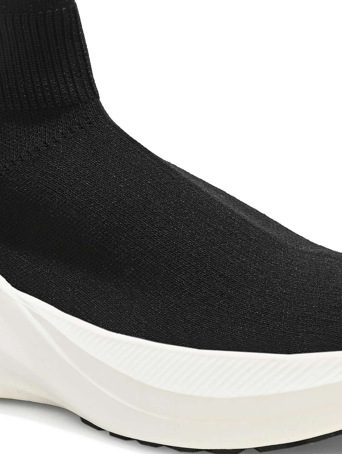 women solid slip on sports shoes - 22582190 -  Standard Image - 4