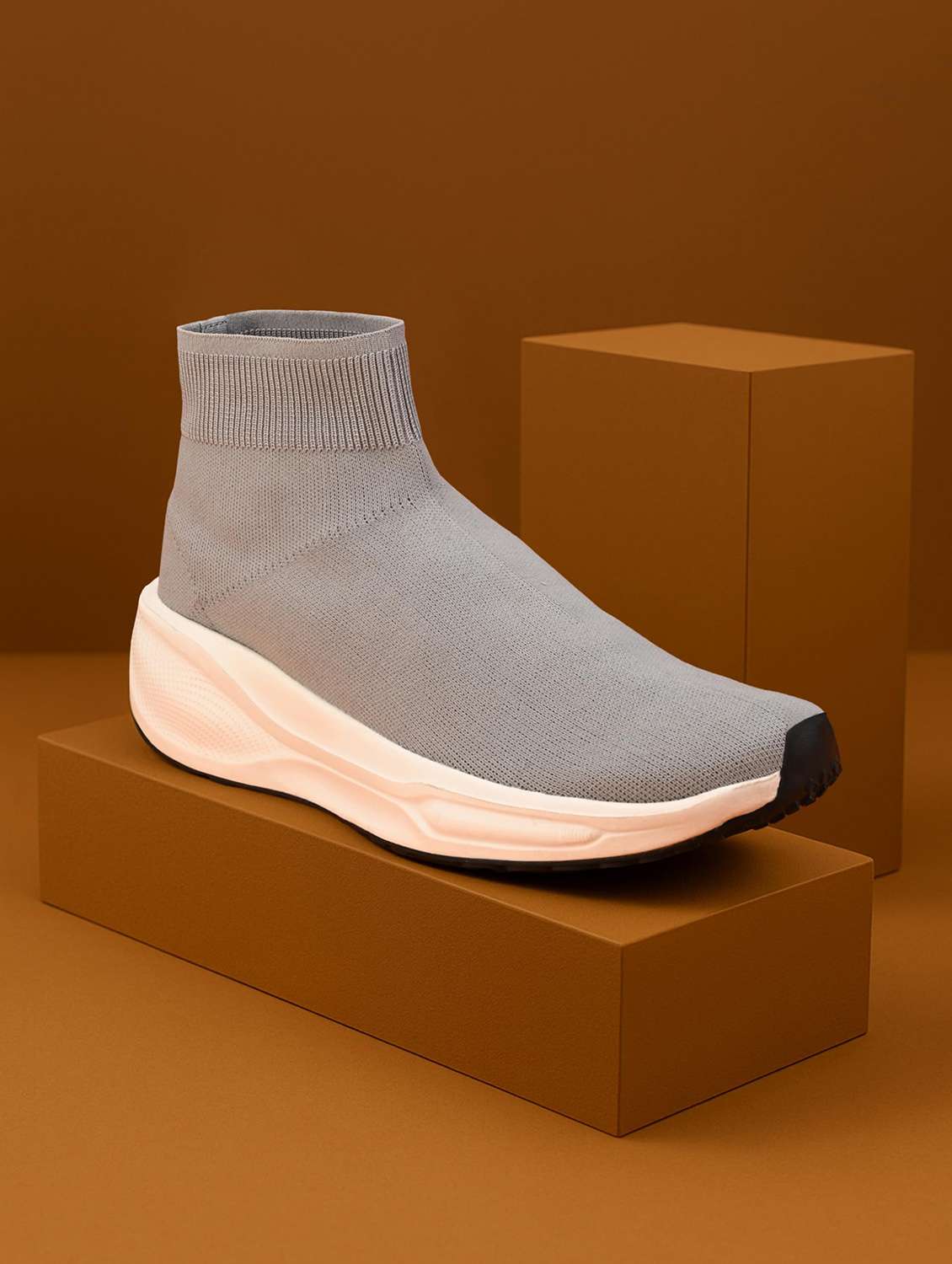 Men Solid Slip On Sports Shoes - 22582263 -  Standard Image - 1