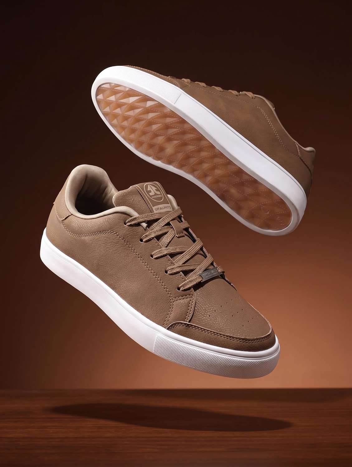 men solid lace up sneaker