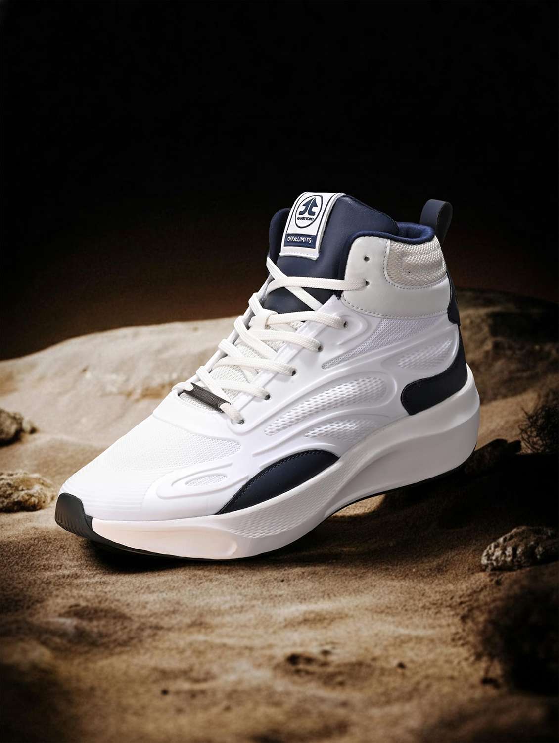 men colourblocked lace up sports shoes