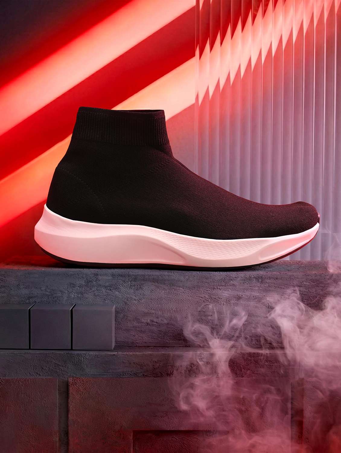 men solid slip on sports shoes