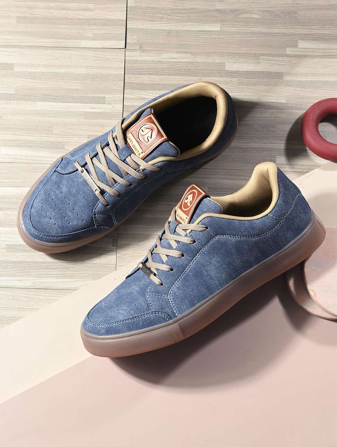 men solid lace up sneaker