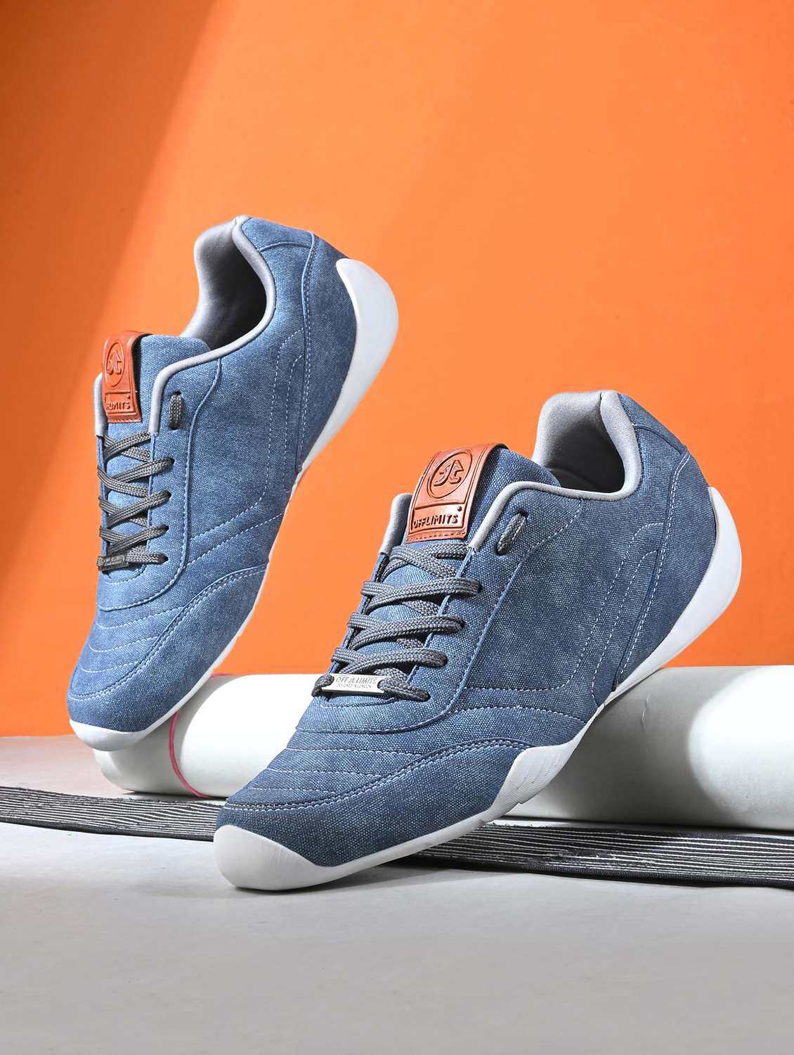 men solid lace up sneakers