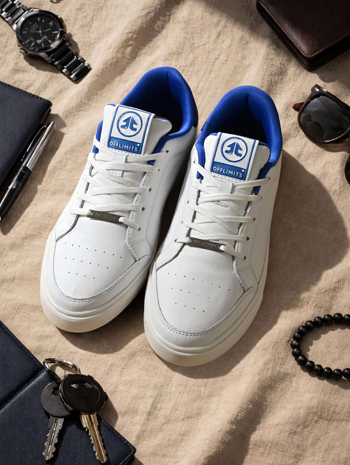men solid lace up sneaker