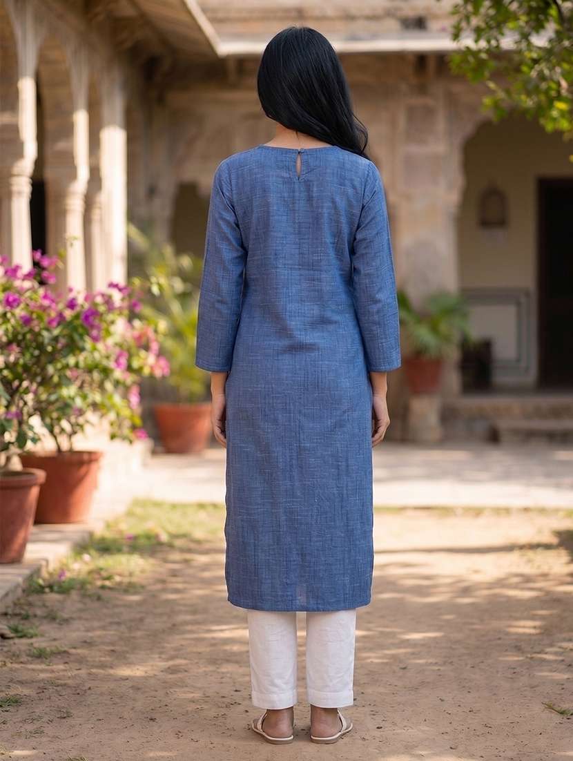 Women Solid Three Quarter Sleeves Straight Kurta - 22582483 -  Standard Image - 4
