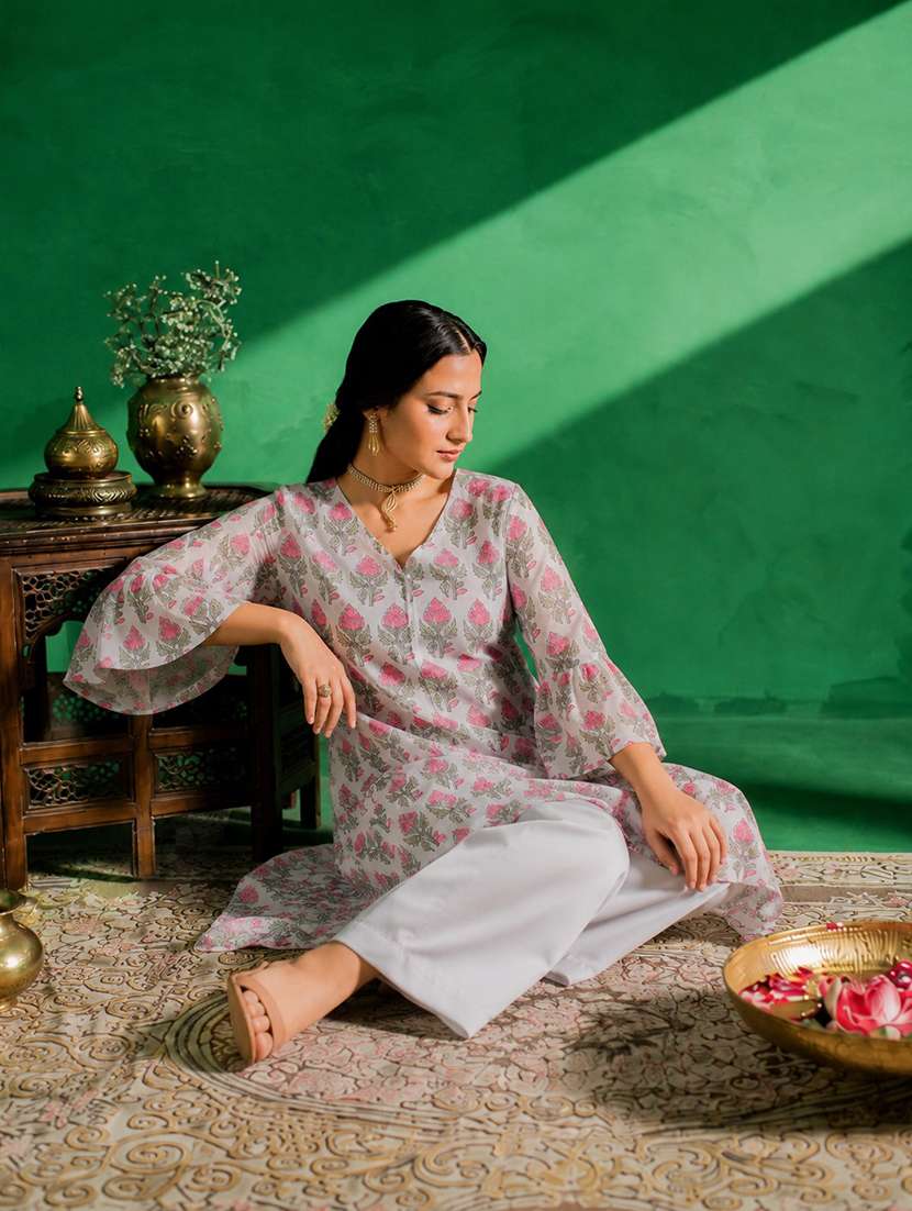 women printed bell sleeve kurta palazzo set - 22582825 -  Standard Image - 4