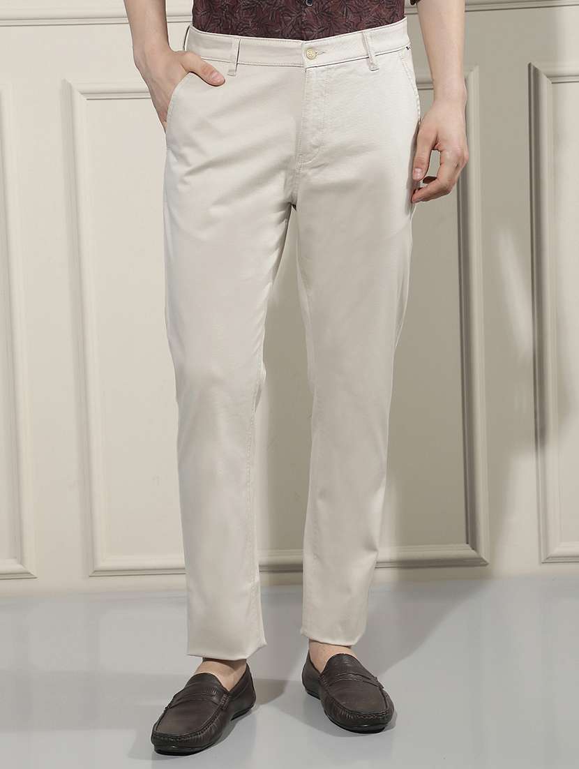 men solid mid rise chinos casual trouser