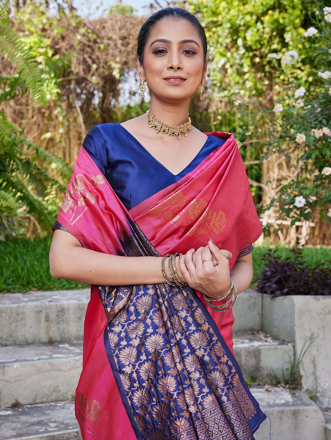 Women Self Design Banarasi Saree With Blouse - 22587321 -  Standard Image - 1