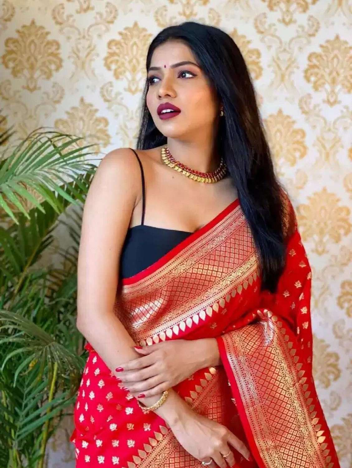 women self design banarasi saree with blouse - 22587352 -  Standard Image - 1