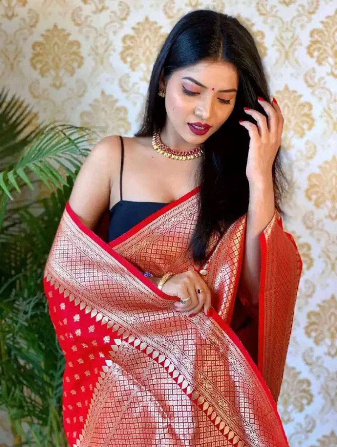 women self design banarasi saree with blouse - 22587352 -  Standard Image - 4