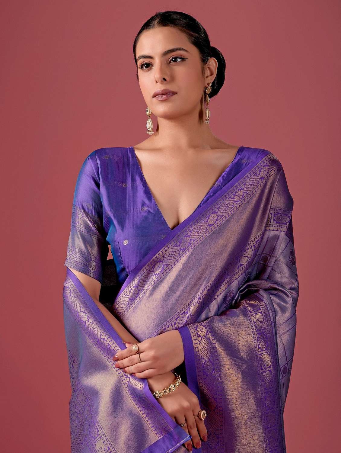 Women Self Design Banarasi Saree With Blouse - 22587435 -  Standard Image - 4