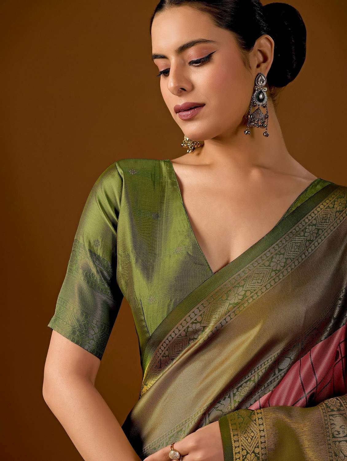 Women Self Design Banarasi Saree With Blouse - 22587437 -  Standard Image - 1