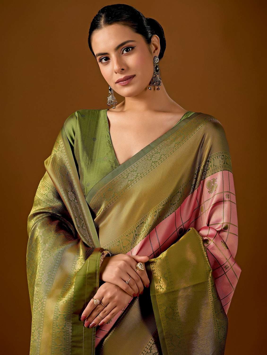 Women Self Design Banarasi Saree With Blouse - 22587437 -  Standard Image - 4