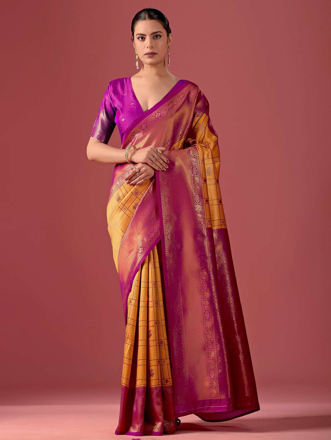 women self design banarasi saree with blouse