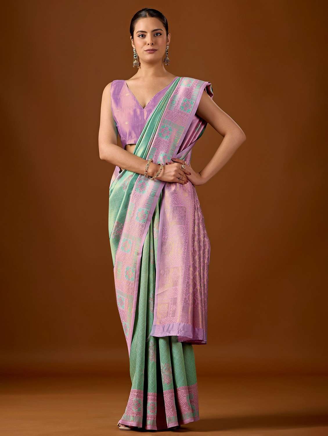 women self design kanjivaram saree with blouse