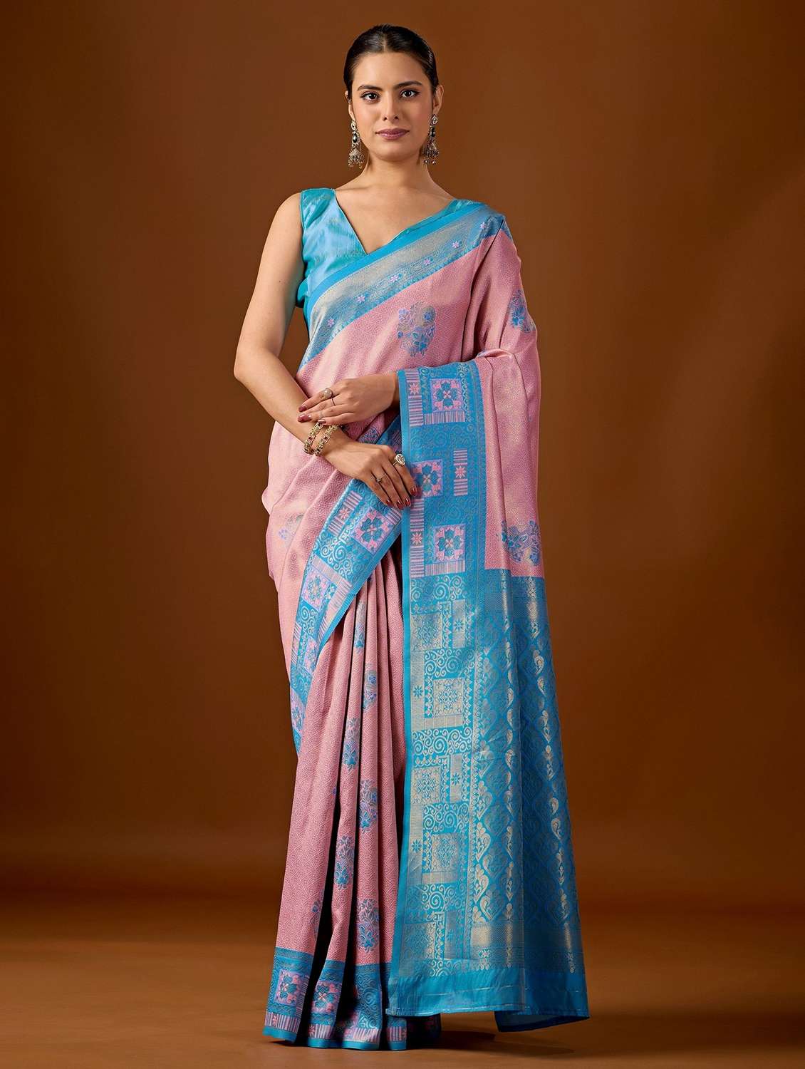 women self design kanjivaram saree with blouse