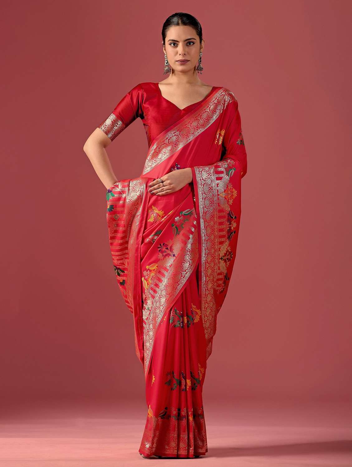 women self design banarasi saree with blouse