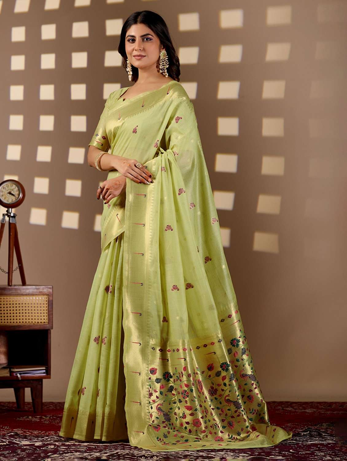 women self design paithani saree with blouse - 22587547 -  Standard Image - 4