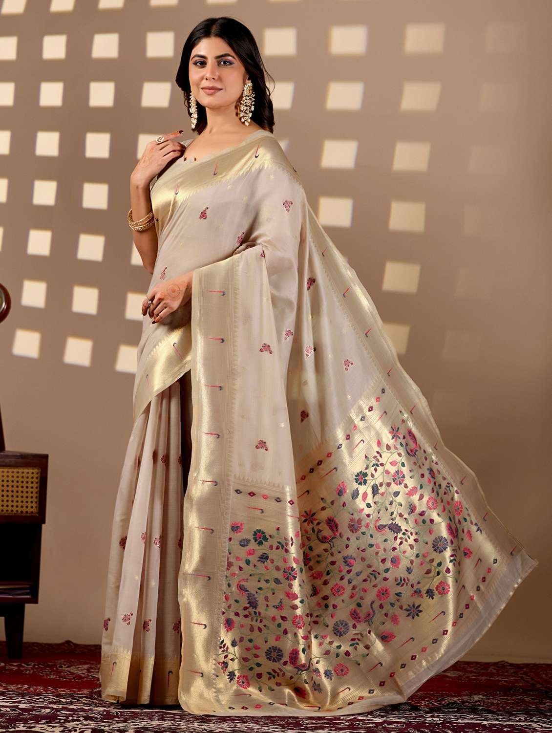 women self design paithani saree with blouse - 22587548 -  Standard Image - 4
