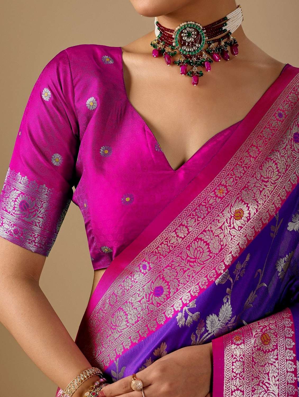 women self design banarasi saree with blouse - 22587578 -  Standard Image - 4