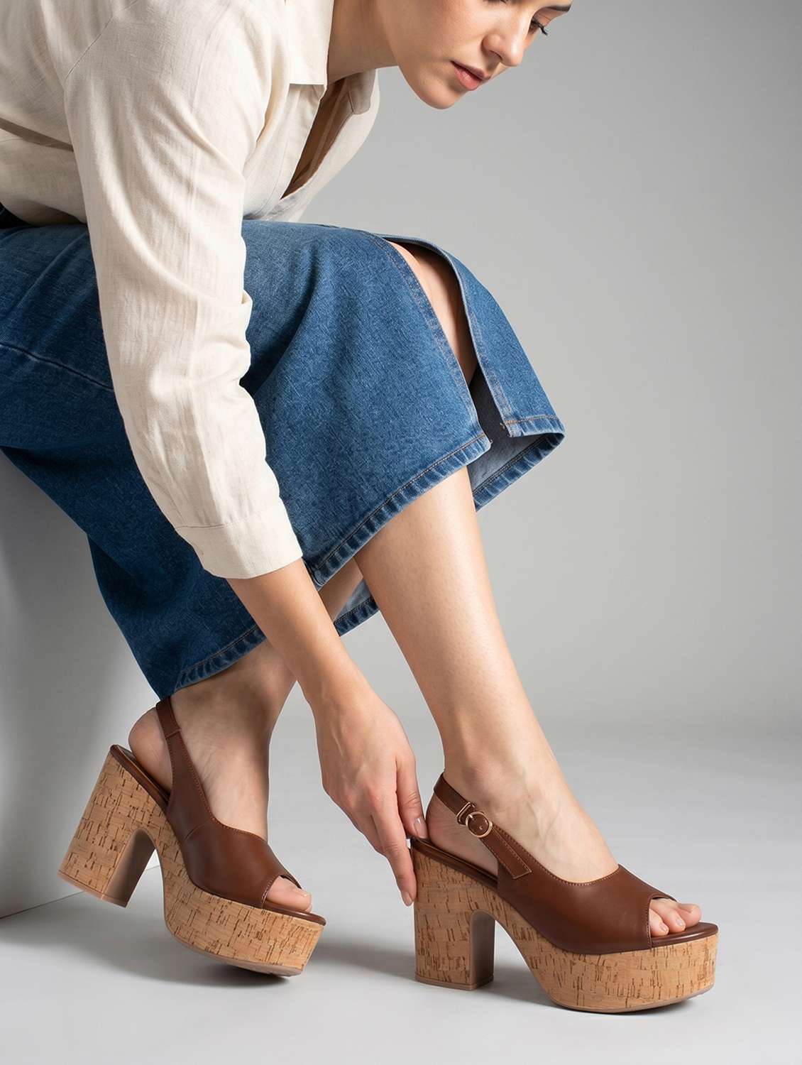 women solid back strap sandal - 22588049 -  Standard Image - 4