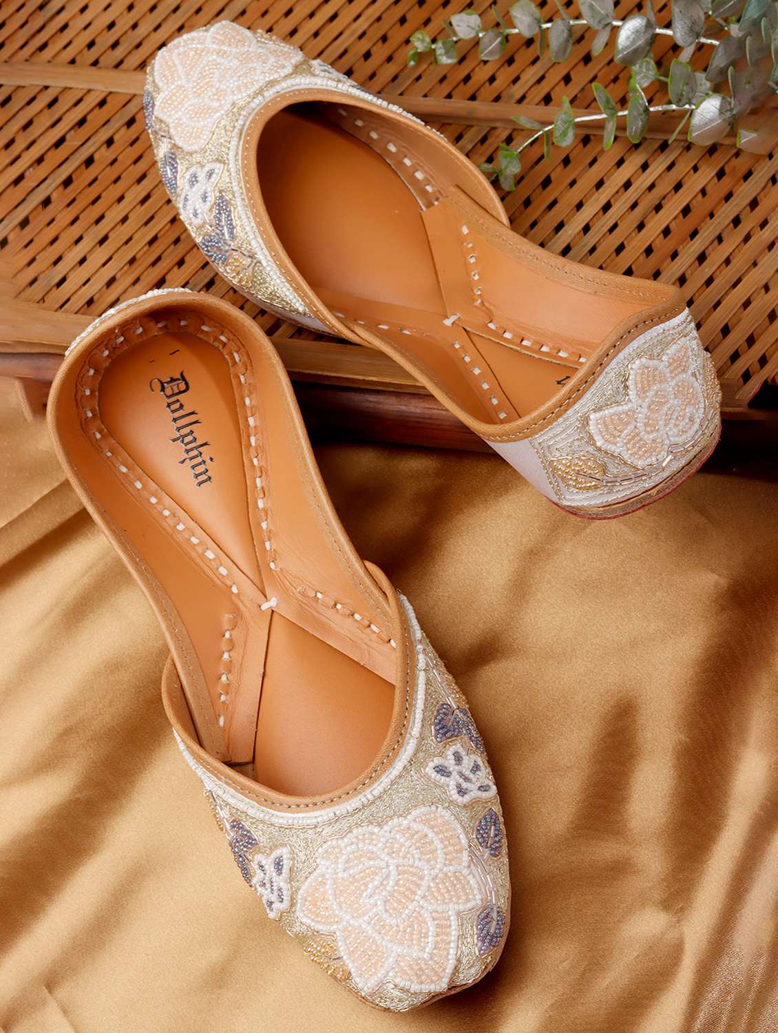 women embroidered slip on jutis