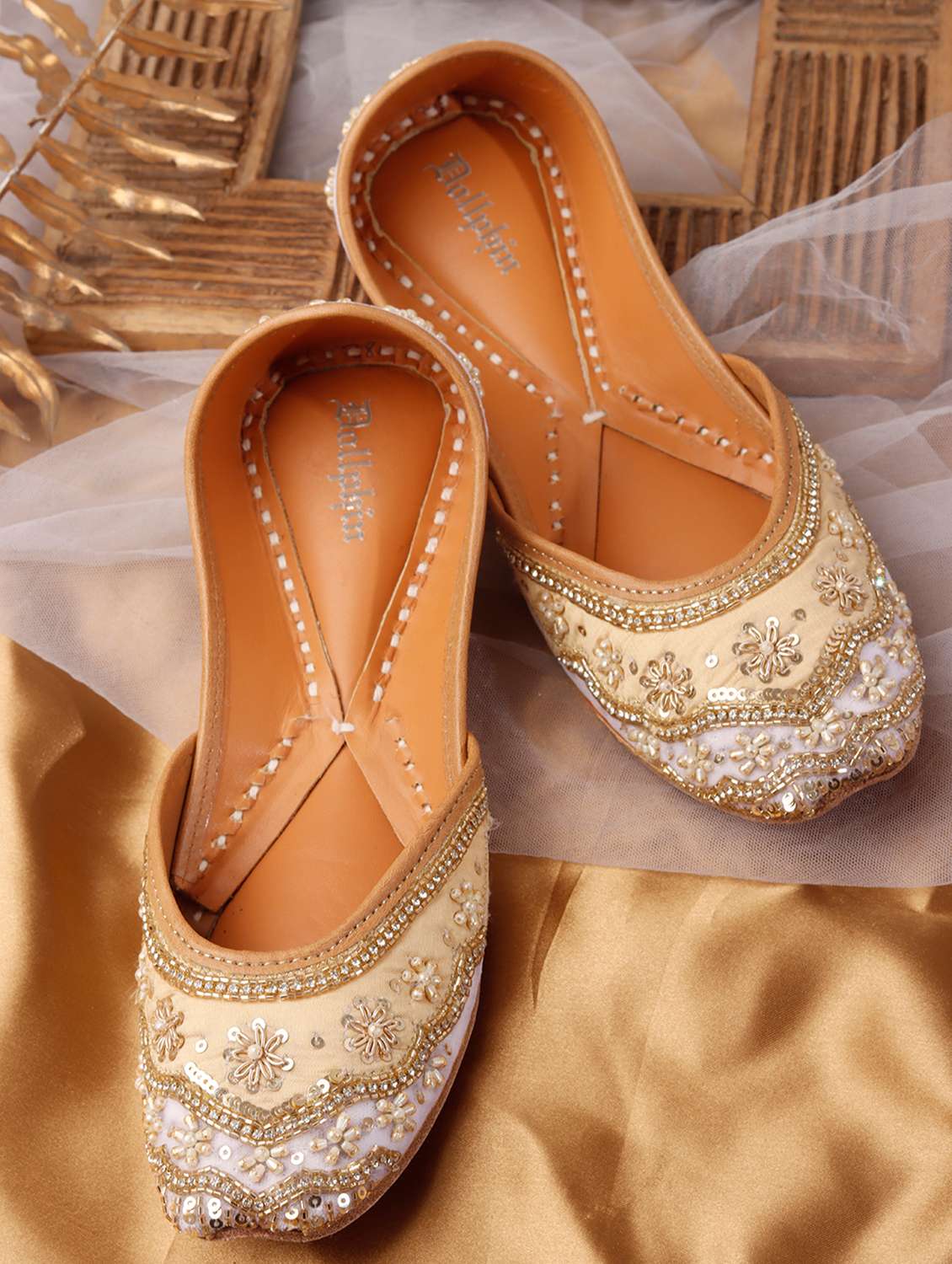 women embroidered slip on jutis