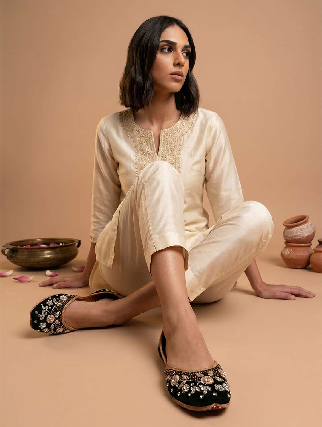 women embroidered slip on jutis - 22588071 -  Standard Image - 4