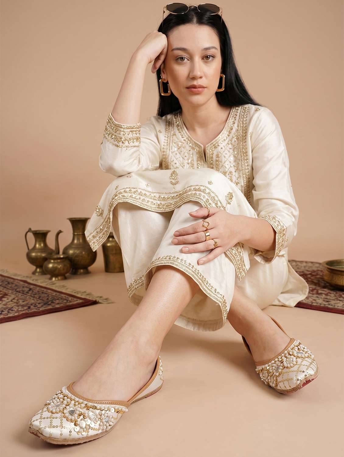 women embroidered slip on jutis - 22588080 -  Standard Image - 4