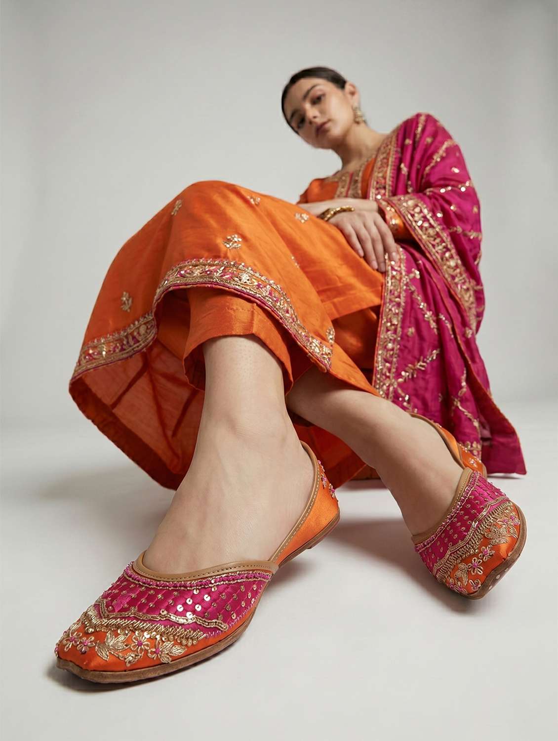 women embroidered slip on jutis - 22588083 -  Standard Image - 4
