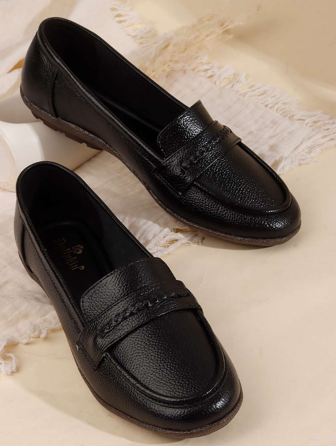 women solid slip on ballerina