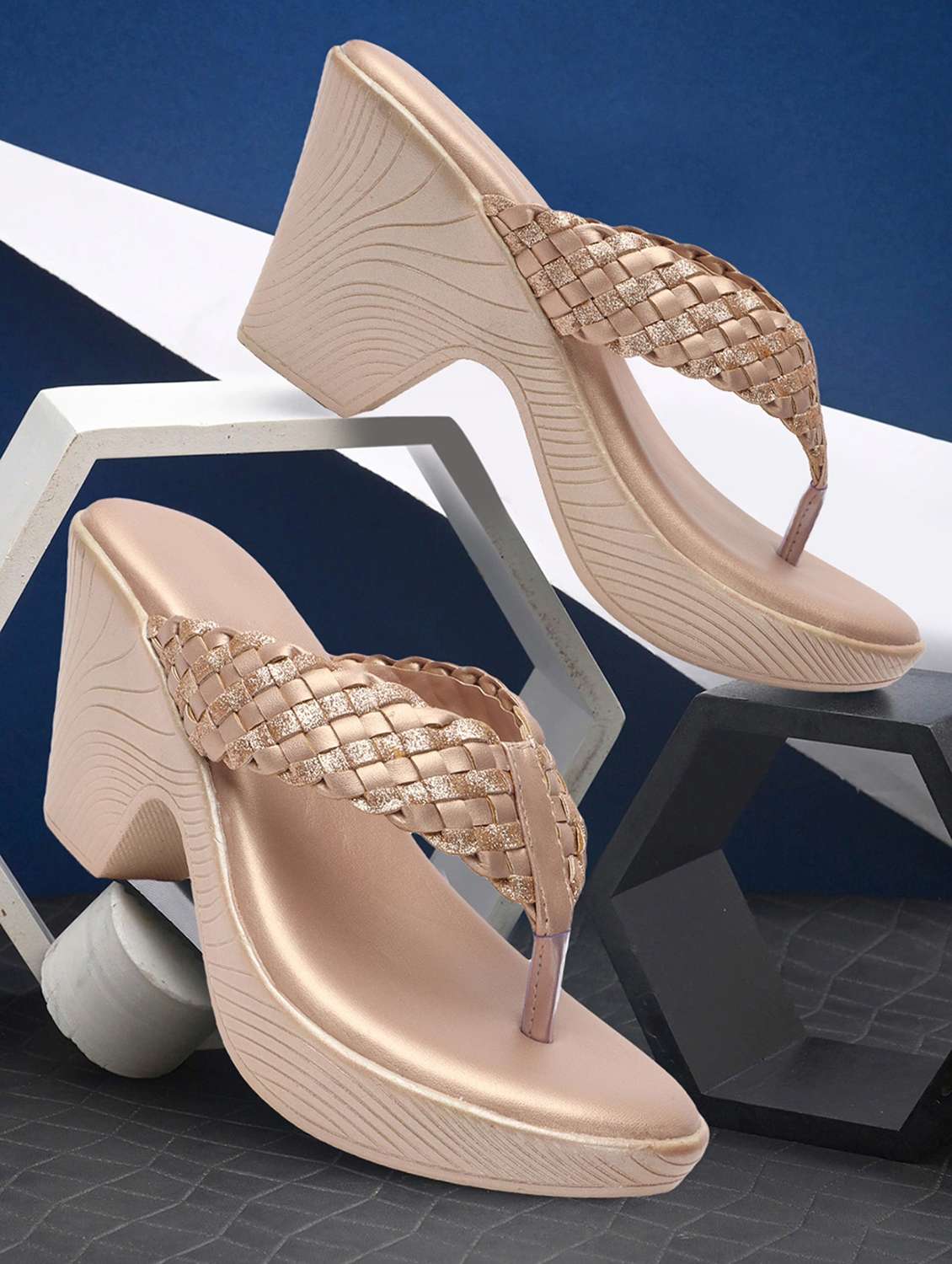 women textured toe separator sandal