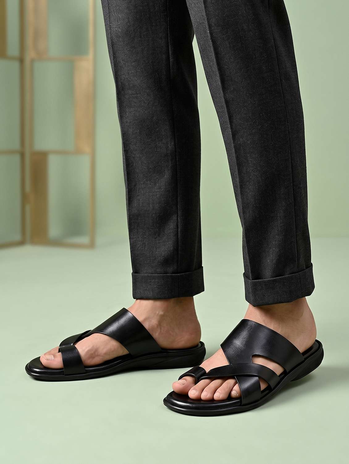 men solid one toe sandal - 22589841 -  Standard Image - 4