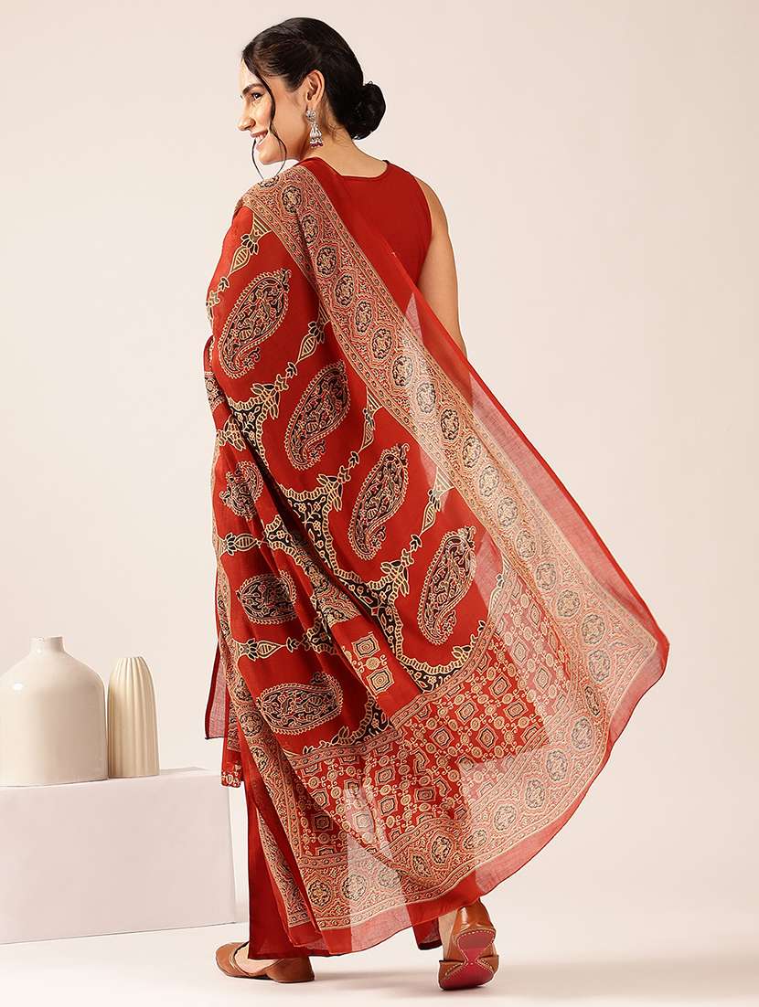 women patchwork sleeveless kurta pant set with dupatta - 22590045 -  Standard Image - 4