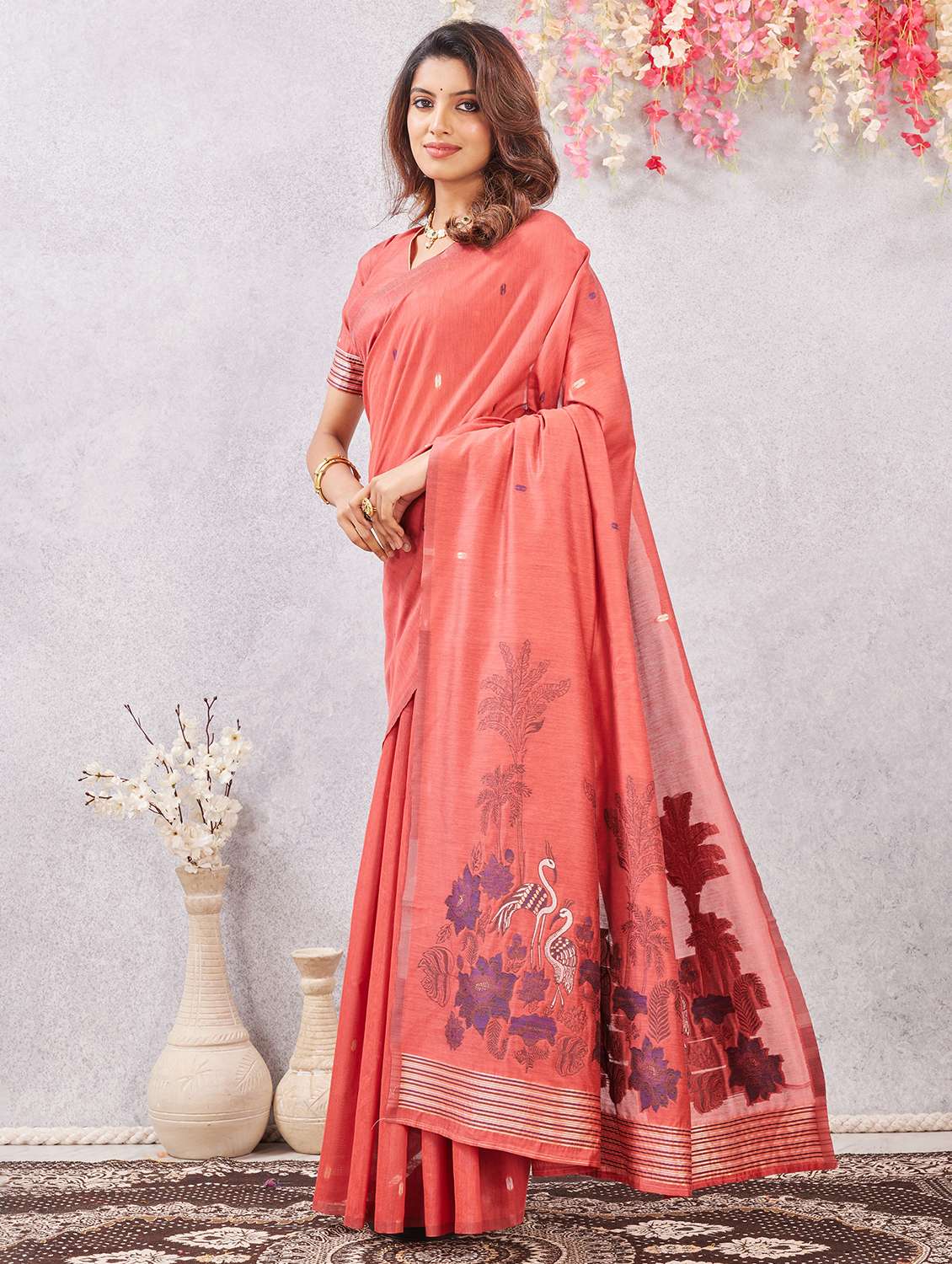 women self design handloom saree with blouse - 22590242 -  Standard Image - 4