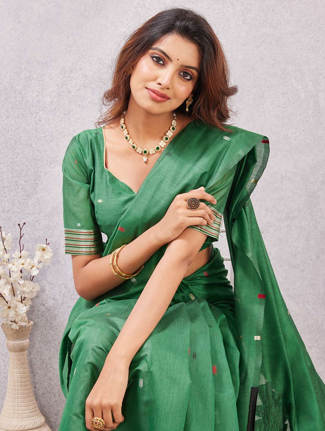 women self design handloom saree with blouse - 22590243 -  Standard Image - 1