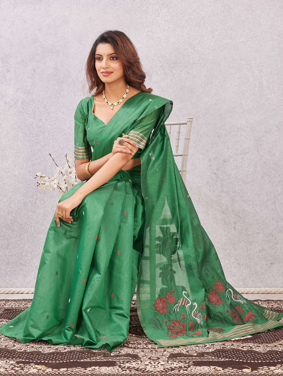 women self design handloom saree with blouse - 22590243 -  Standard Image - 4