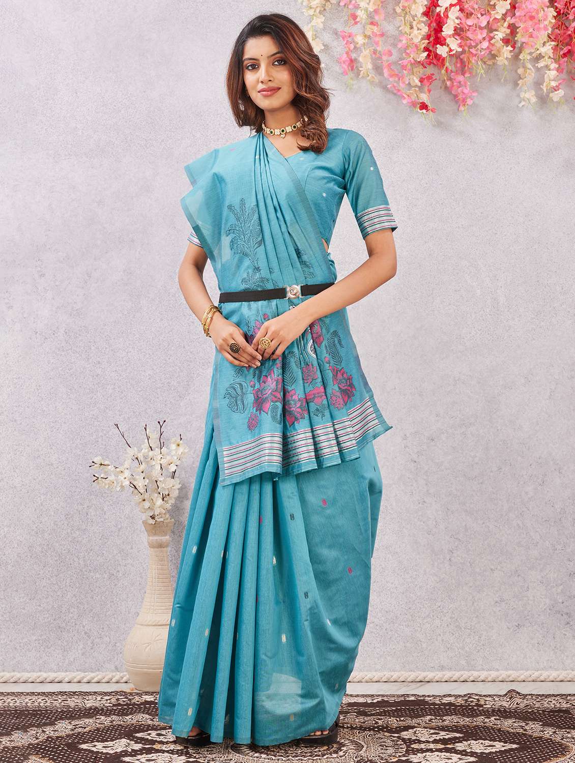women self design handloom saree with blouse - 22590246 -  Standard Image - 4