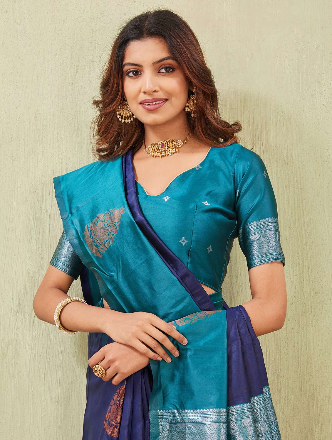 women self design banarasi saree with blouse - 22590250 -  Standard Image - 1